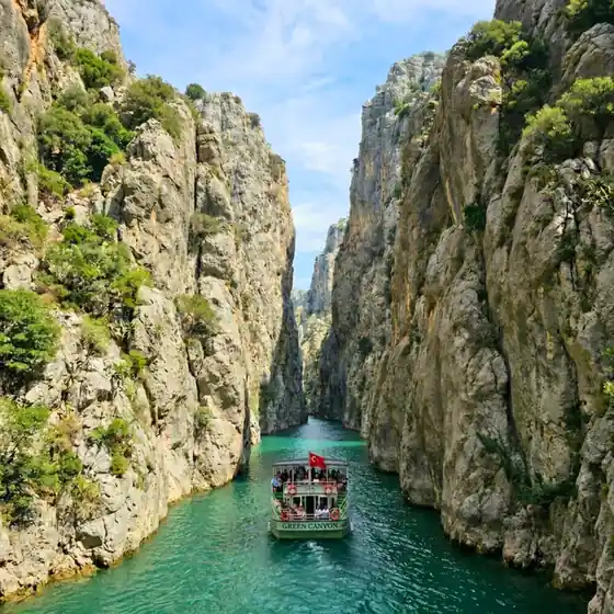 Ausflugsboot im Green Canyon